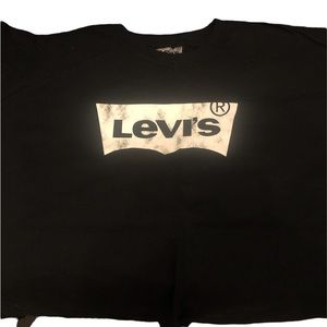 NWOT Levi’s Tee